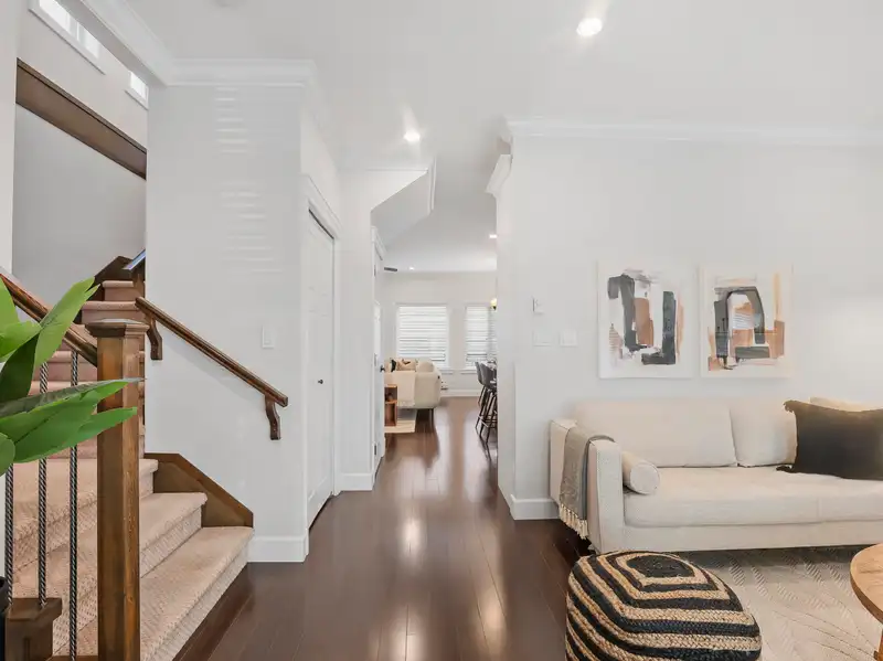 19093 67A AVENUE - photo 4 of 36