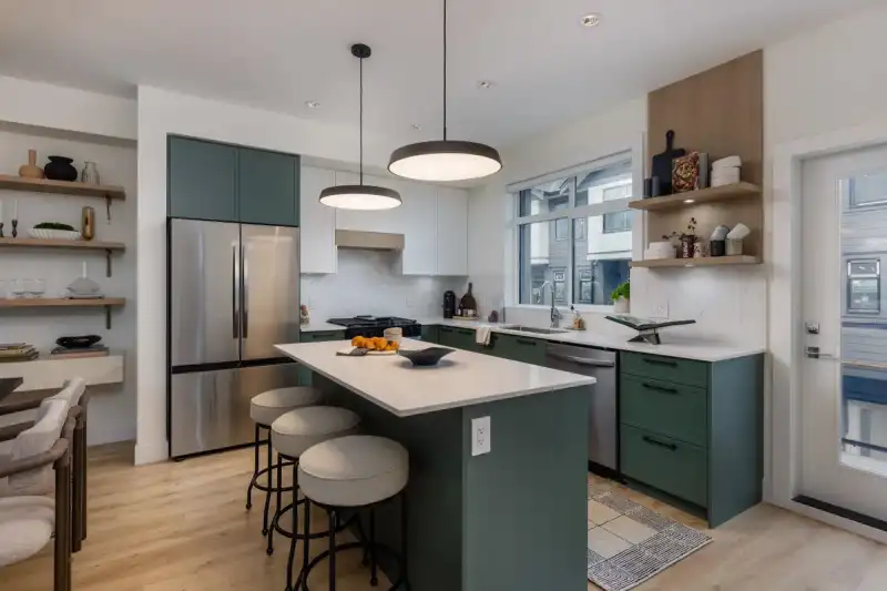33 17429 59 AVENUE - photo 1 of 14