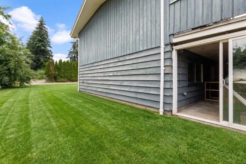 14042 110 AVENUE - photo 2 of 26