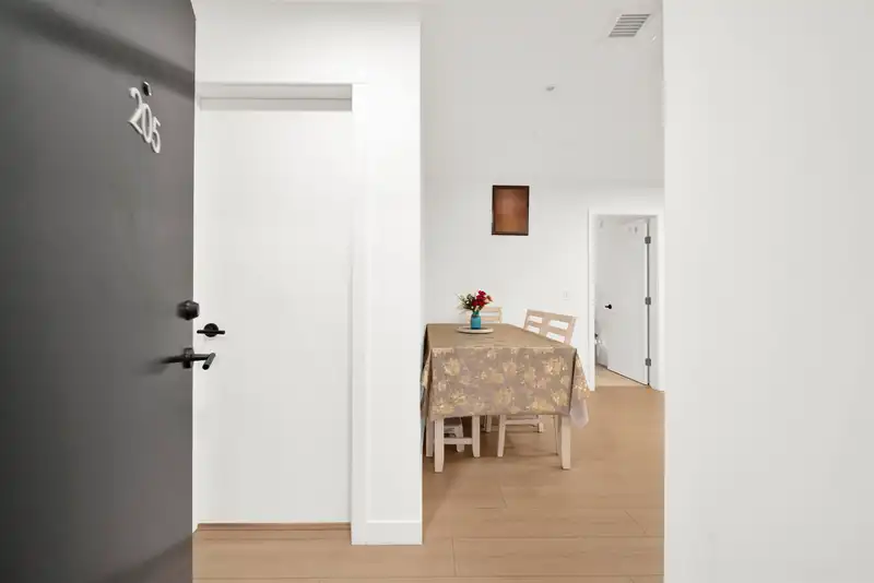 205 13439 94A AVENUE - photo 3 of 25