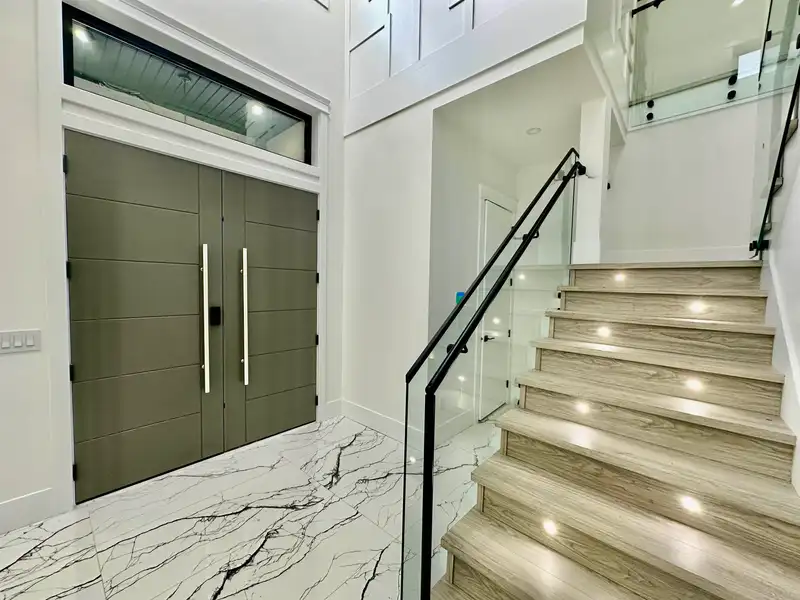 12352 96 AVENUE - photo 4 of 39