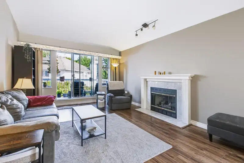1 13925 70 AVENUE - photo 4 of 35