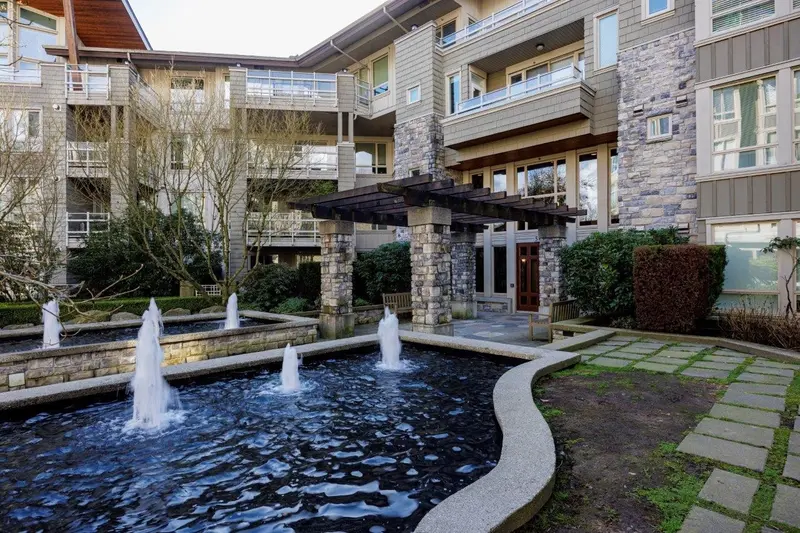 208 560 RAVEN WOODS DRIVE - photo 1 of 25