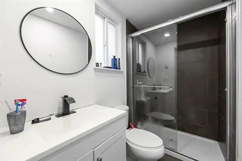 7366 128A STREET - photo 3 of 9
