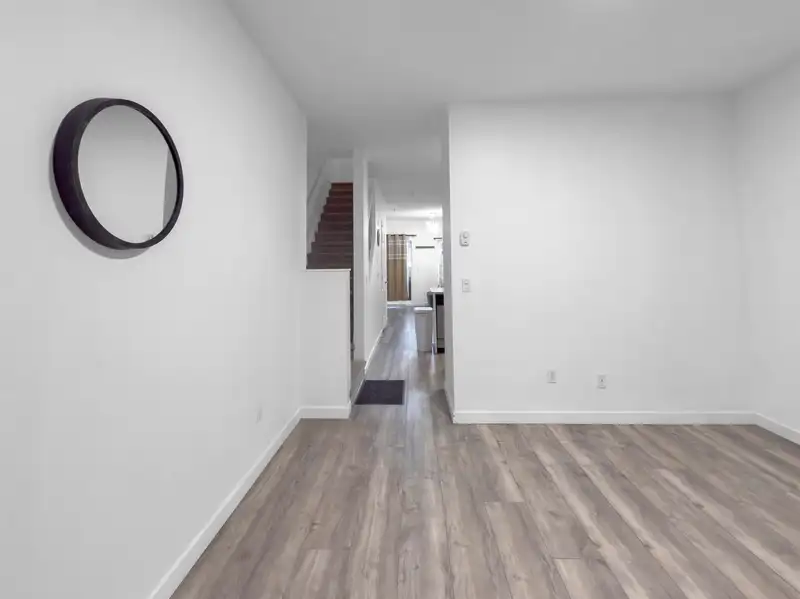210 13958 108 AVENUE - photo 3 of 23