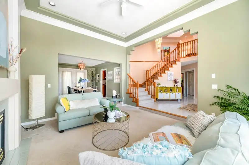 17082 102A AVENUE - photo 4 of 36