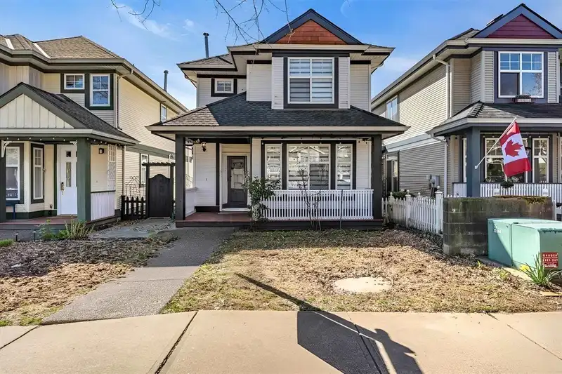 14852 58 AVENUE - photo 1 of 37