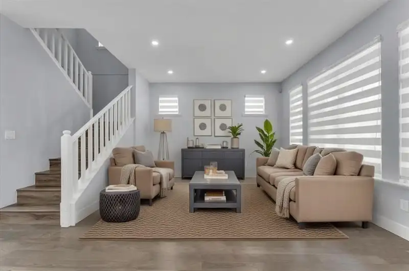 14852 58 AVENUE - photo 3 of 37