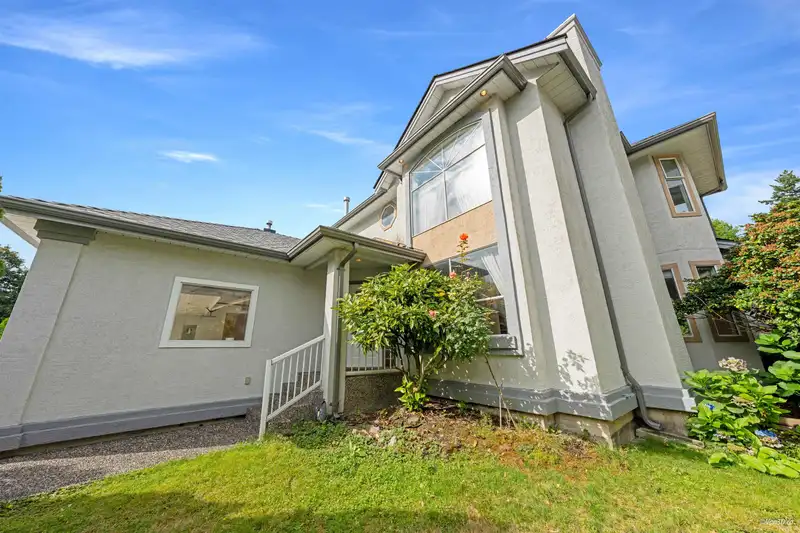 16042 108A AVENUE - photo 3 of 40