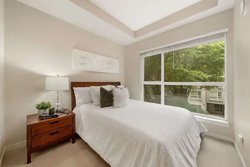 422 13733 107A AVENUE - photo 2 of 11