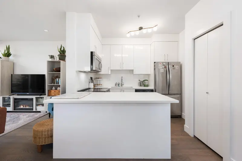 350 E 7TH AVENUE - photo 4 of 25