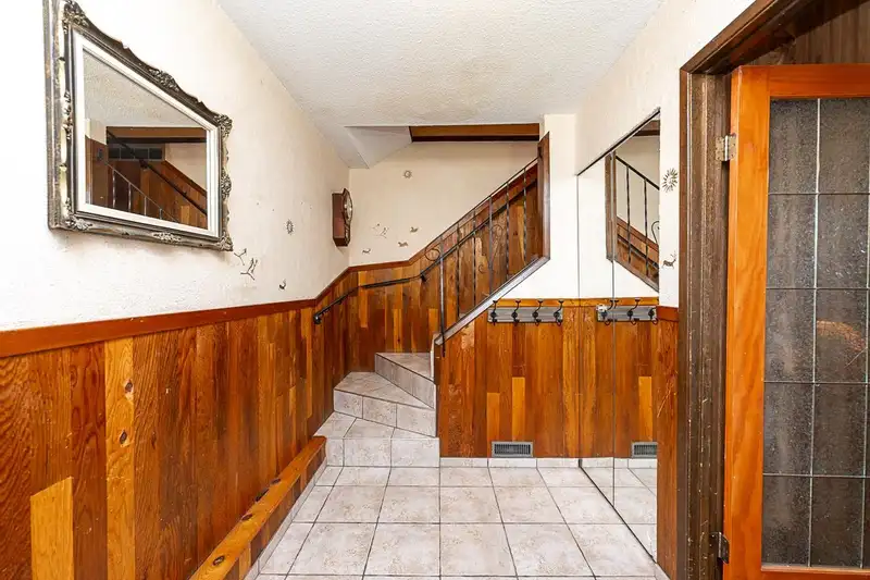 6485 133A STREET - photo 4 of 36