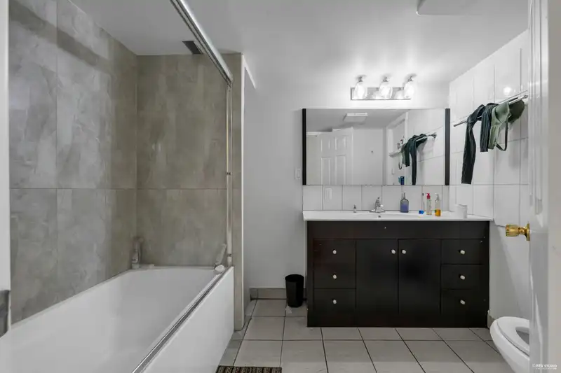13102 103 AVENUE - photo 4 of 40