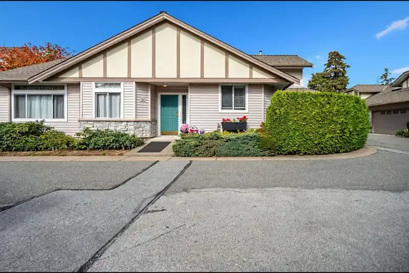 50 16325 82 AVENUE - photo 1 of 25