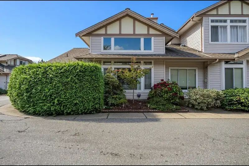 50 16325 82 AVENUE - photo 2 of 25
