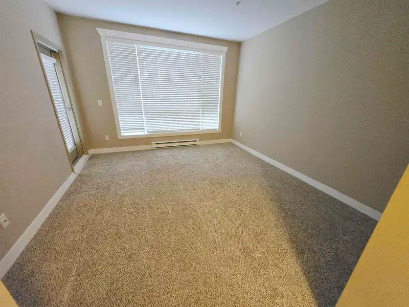 318 14333 104 AVENUE - photo 2 of 16