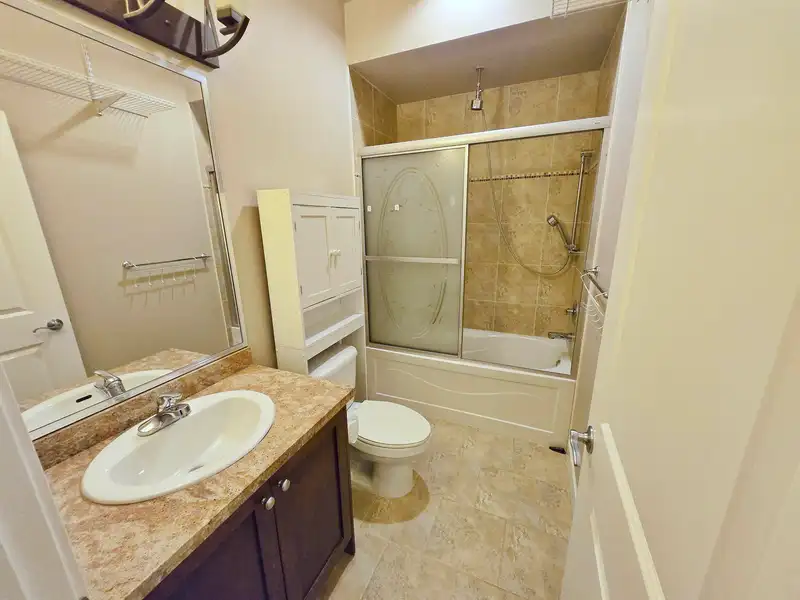 318 14333 104 AVENUE - photo 4 of 16