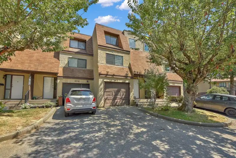 237 9458 PRINCE CHARLES BOULEVARD - photo 1 of 2