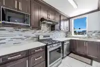 8362 170A STREET - thumbnail 10