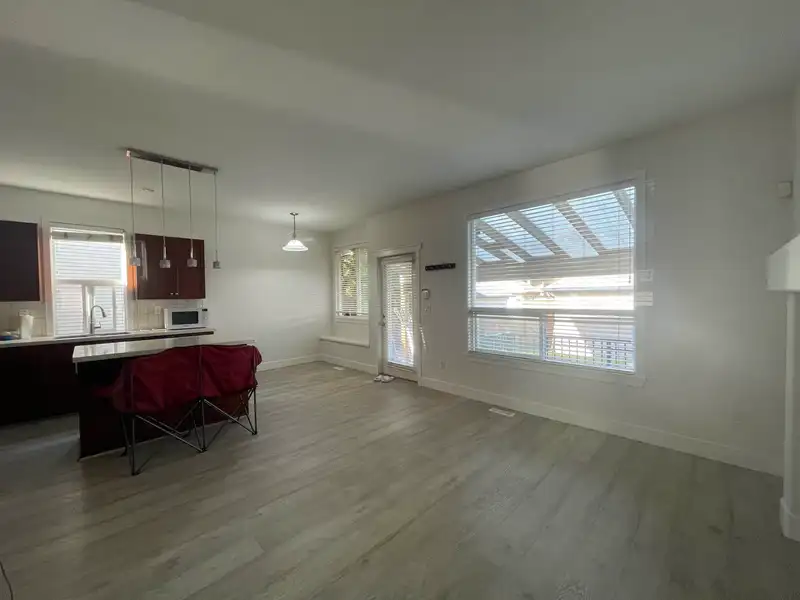 19049 69 AVENUE - photo 4 of 34