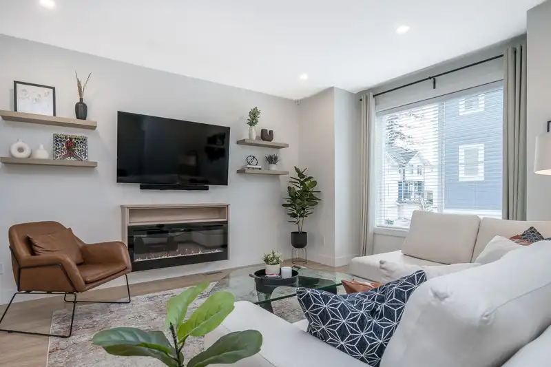 5 14355 62 AVENUE - photo 1 of 40