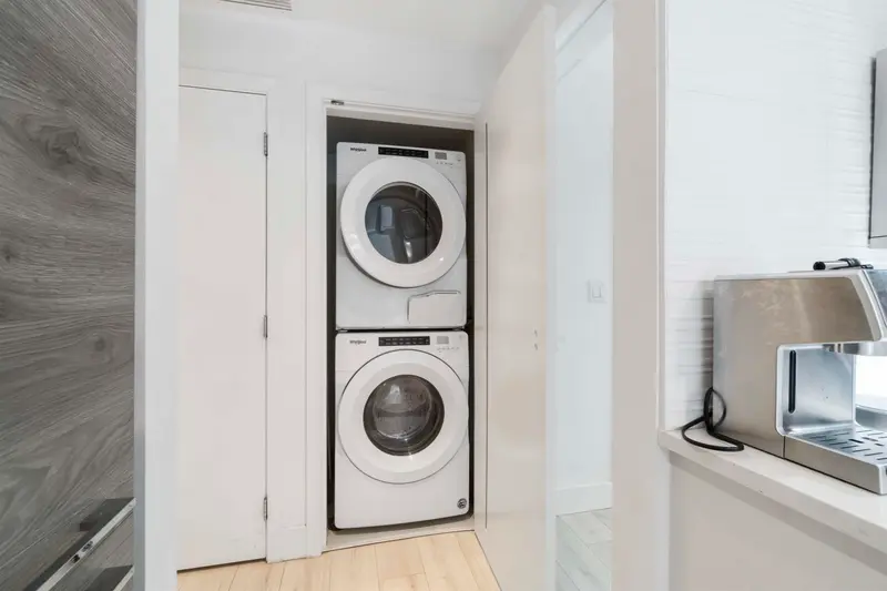 402 7388 KINGSWAY - photo 4 of 25