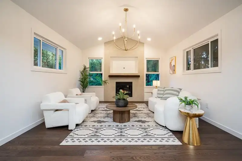 15512 112 AVENUE - photo 1 of 40