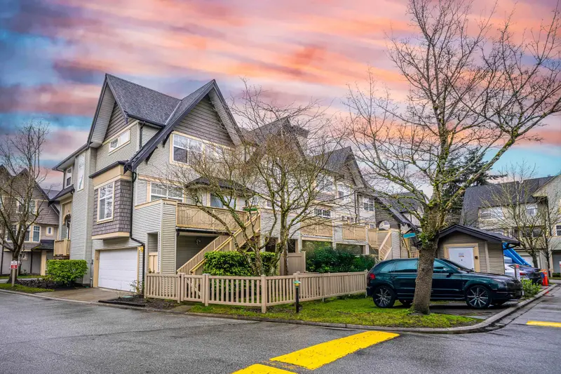 83 3711 ROBSON COURT - photo 2 of 25