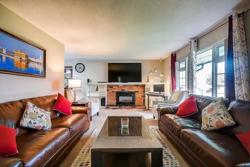 6154 130B STREET - photo 3 of 38