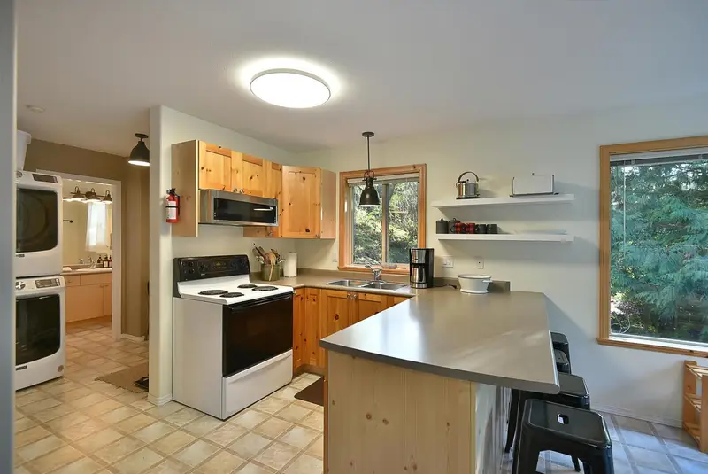 8650 REDROOFFS ROAD - photo 4 of 25