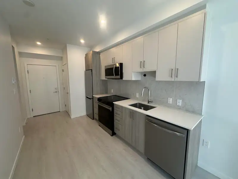 W111 13838 108 AVENUE - photo 4 of 19