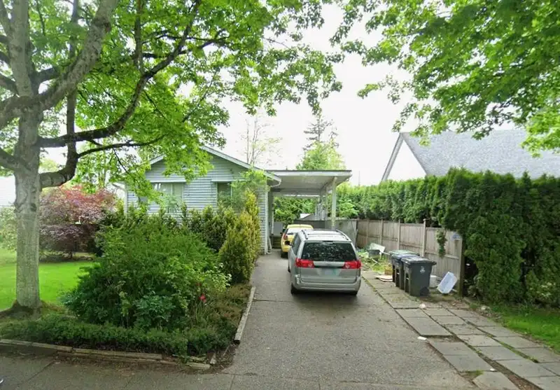 8962 151 STREET - photo 2 of 5
