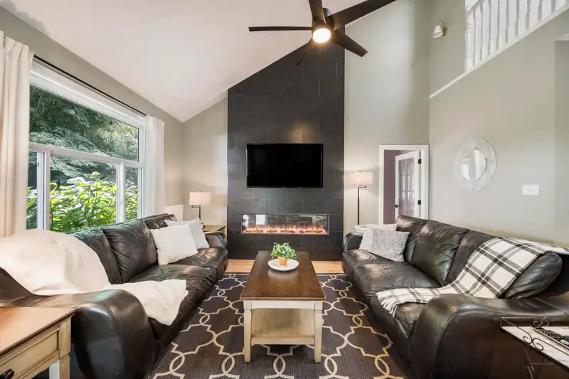 17850 100A AVENUE - photo 1 of 40