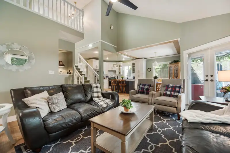 17850 100A AVENUE - photo 3 of 40
