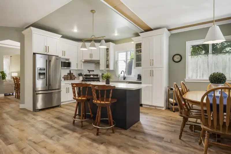 17850 100A AVENUE - photo 4 of 40