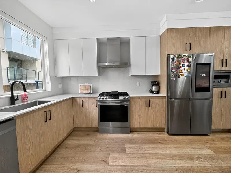 30 12585 104A AVENUE - photo 4 of 25