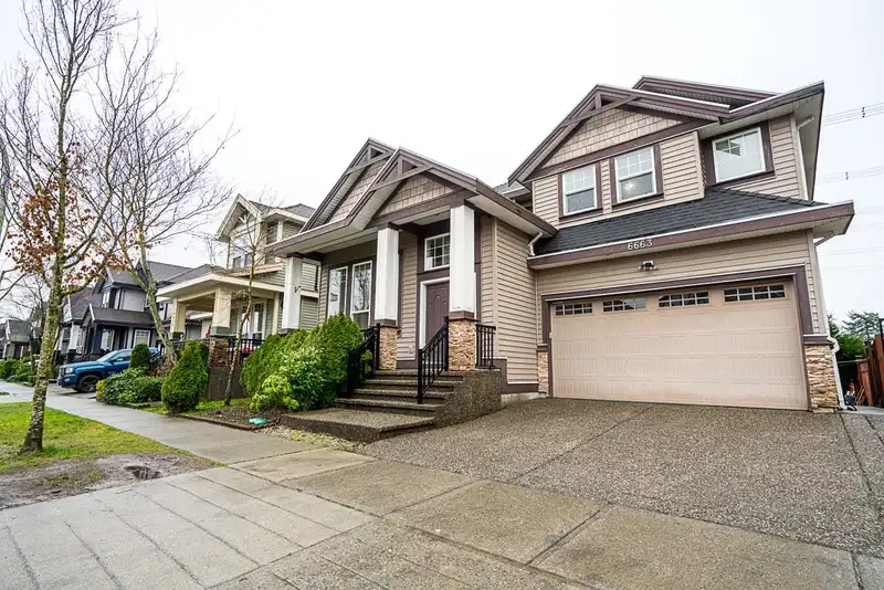 6663 125A STREET - photo 2 of 32