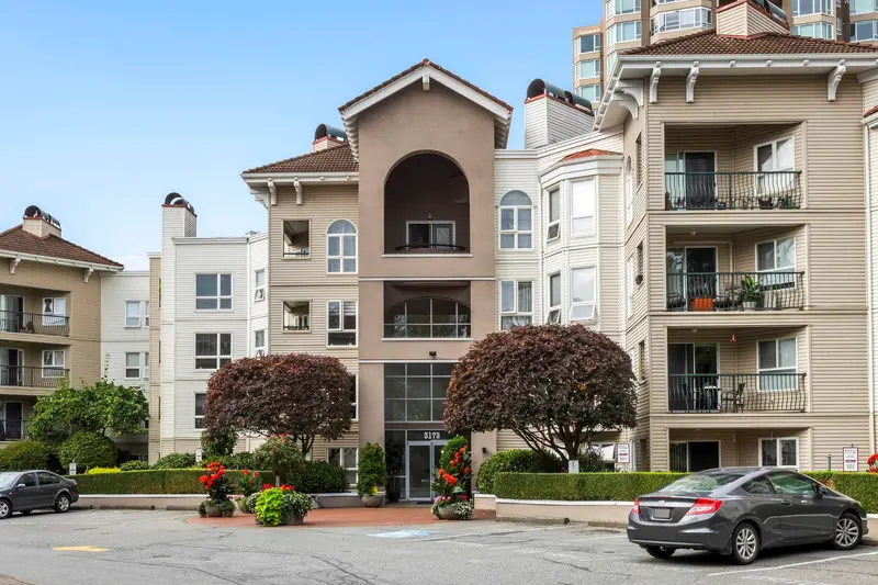 313 3172 GLADWIN ROAD - photo 2 of 25