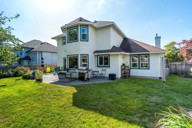 5734 184B STREET - photo 2 of 40