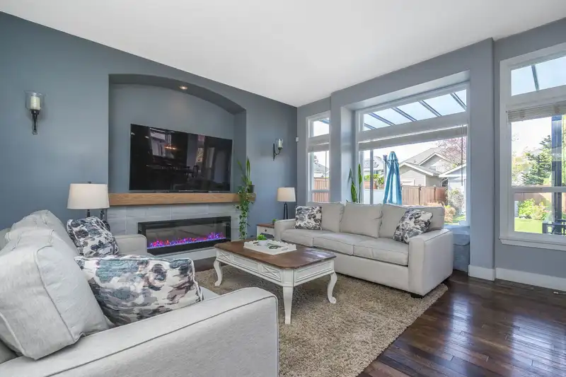 14841 59 AVENUE - photo 2 of 40