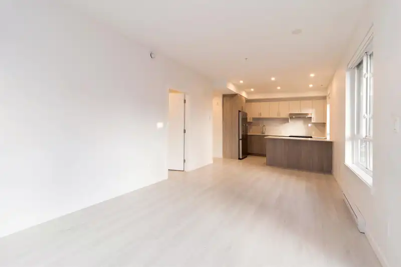 201 13838 108 AVENUE - photo 3 of 25