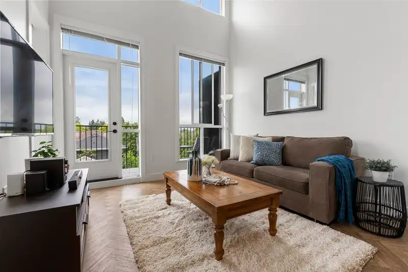 421 14968 101A AVENUE - photo 3 of 40