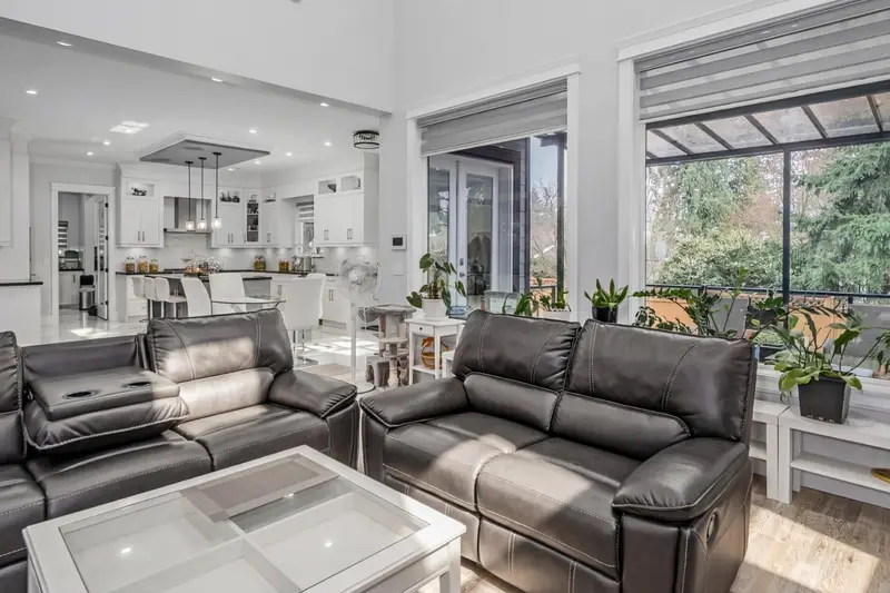 2488 LATIMER AVENUE - photo 4 of 25