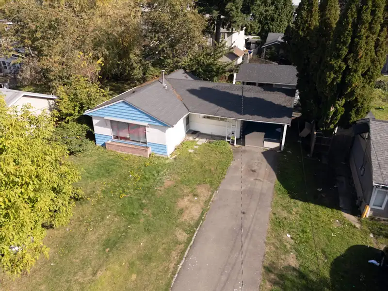 10468 138 STREET - photo 2 of 9