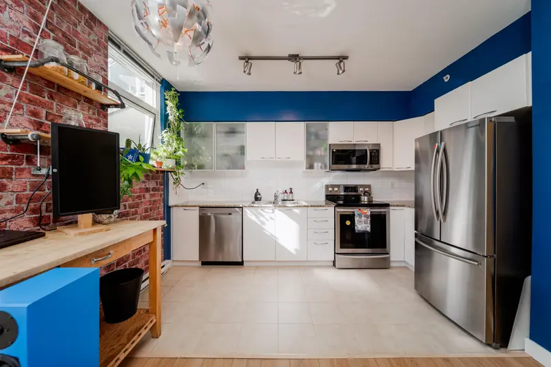 420 4028 KNIGHT STREET - photo 2 of 25