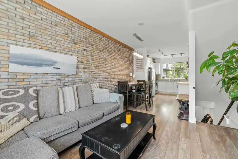 41 19477 72A AVENUE - photo 4 of 24