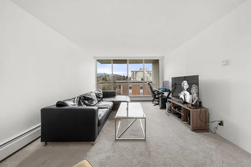 2016 FULLERTON AVENUE - photo 2 of 25