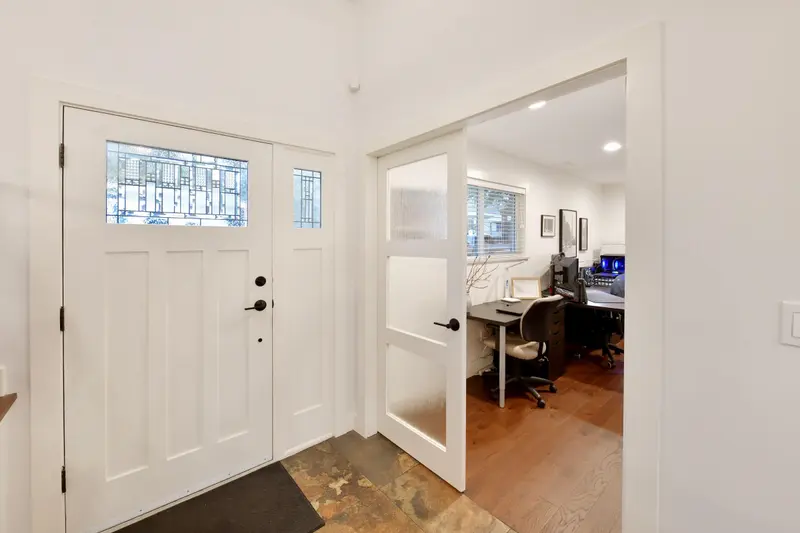 19824 40A AVENUE - photo 2 of 25