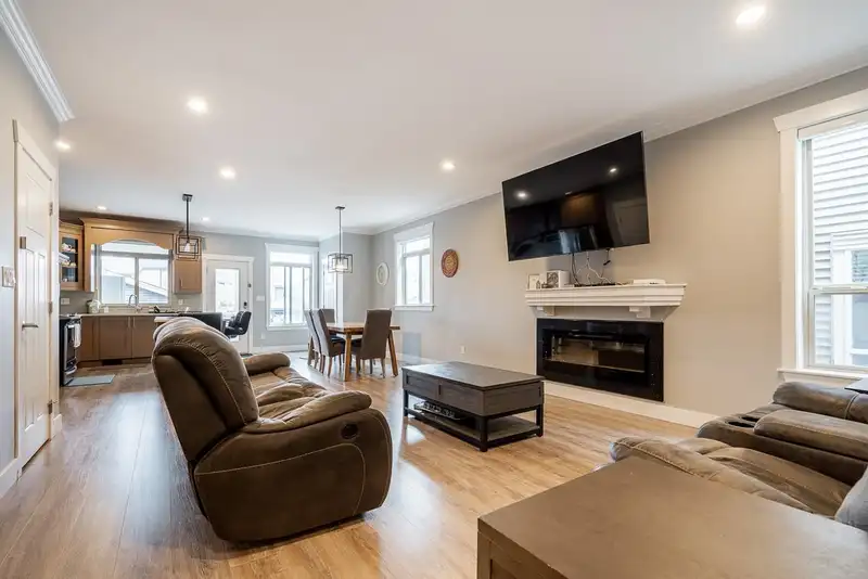 6727 184 STREET - photo 3 of 26