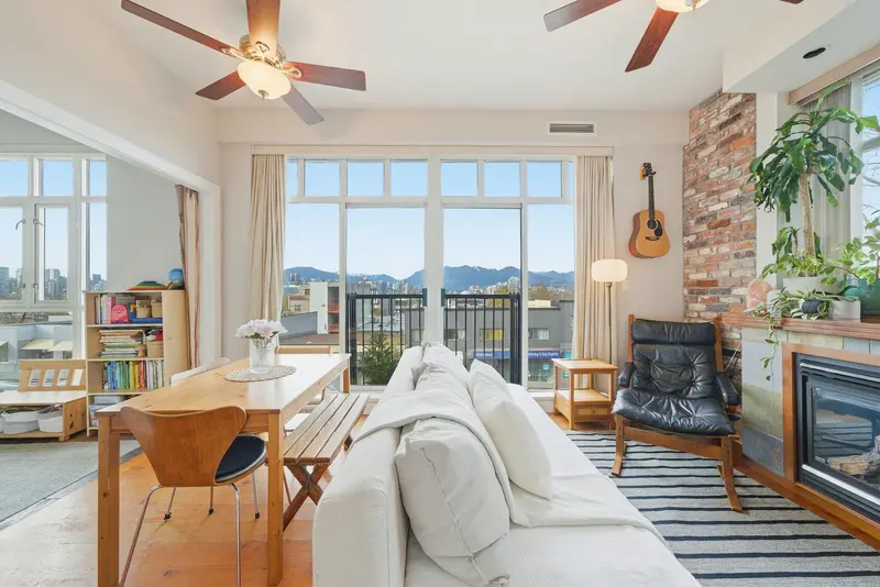 210 2515 ONTARIO STREET - photo 2 of 25